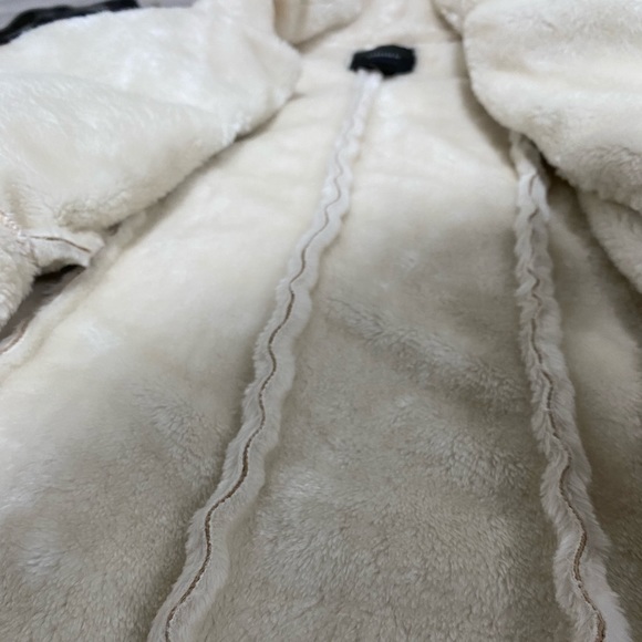 Warm light brown zip up jacket with cream white velvet interior. Light weight - Picture 4 of 4